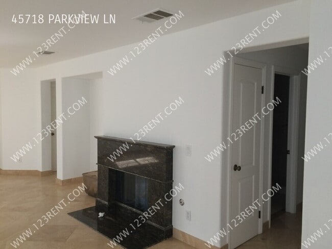 Building Photo - 45718 Parkview Ln