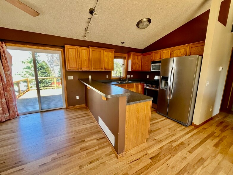 Building Photo - 817 Jack Russell Ave