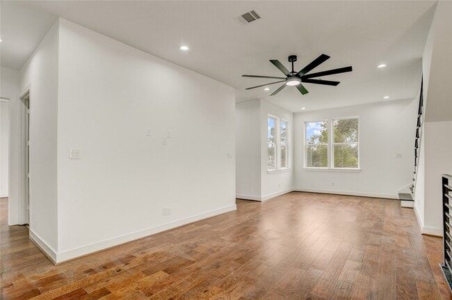 Building Photo - 6814 Hartland St