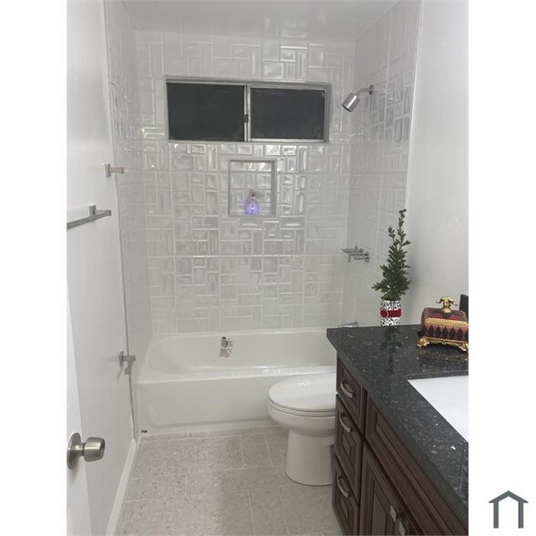 Building Photo - 841 40th St