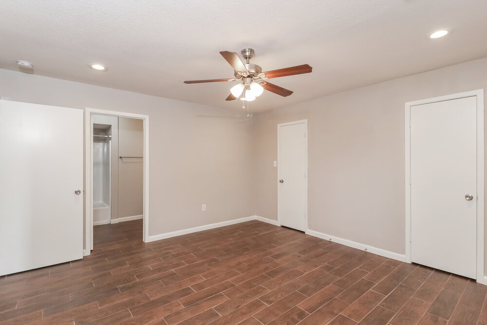 Building Photo - 2601 Valley View Dr