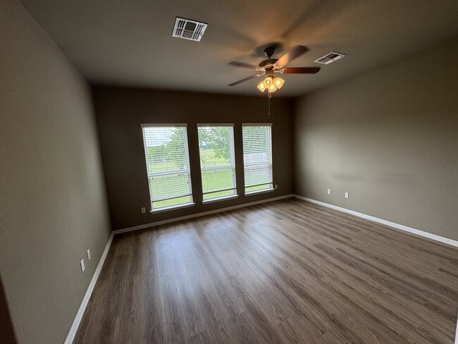 Building Photo - 502 Westchester Ct