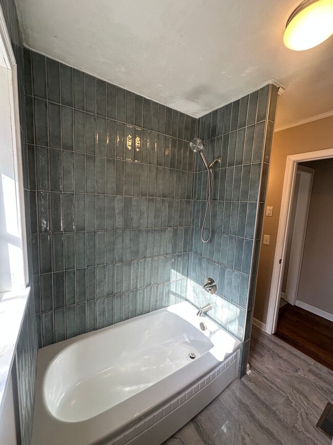 Building Photo - 3 bedroom in Clarkesville!