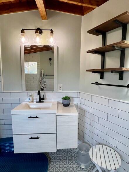 Outdoor pool house vanity - 4703 Ferncreek Dr