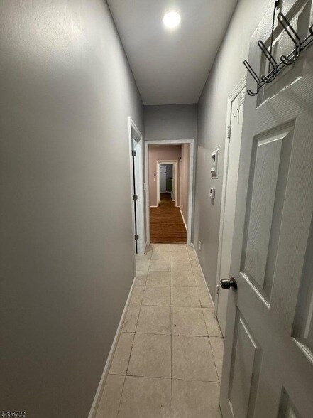 Building Photo - 27 Kling St