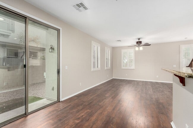 Building Photo - 3 Bedroom in Hunter Ridge