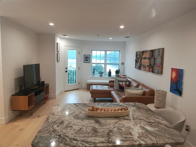 Building Photo - 322 Highridge Ct