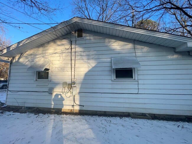 Building Photo - 3 Bedroom House Murray City Limits