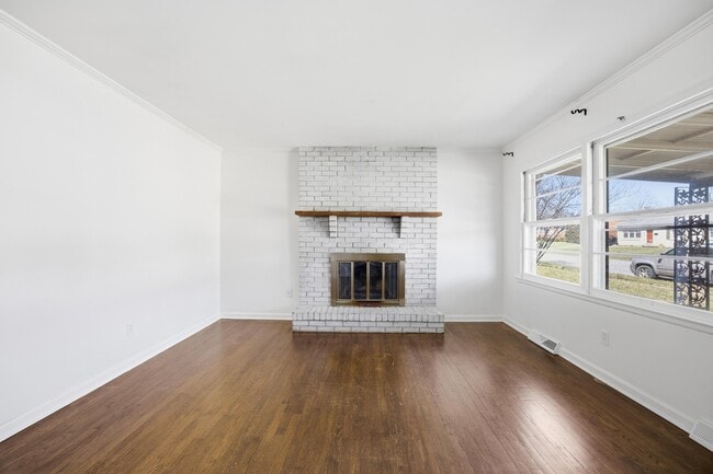 Building Photo - 2147 Palms Dr