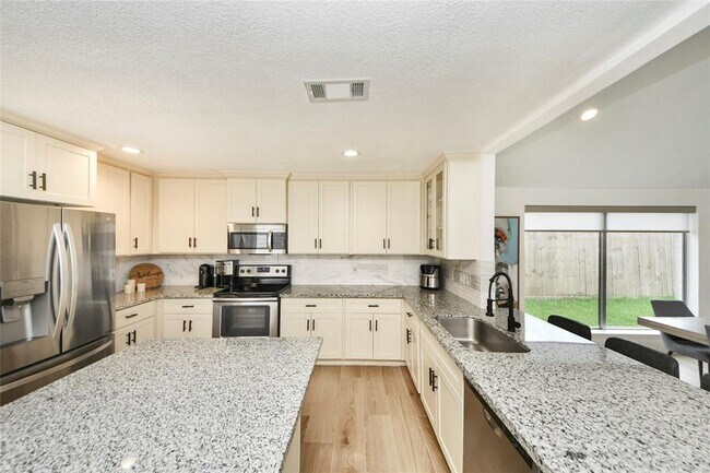 Building Photo - 4411 Hickory Downs Dr