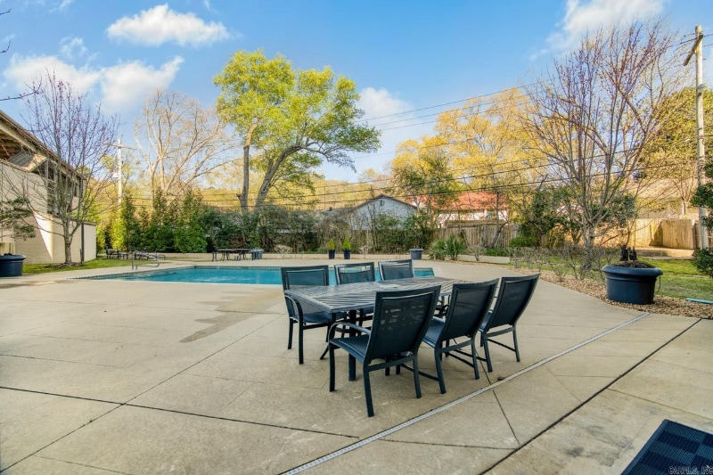 Building Photo - 3700 Cantrell Rd