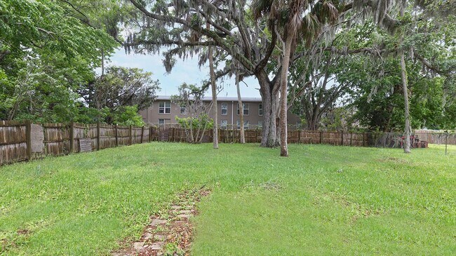 Building Photo - 420 S Caroline St