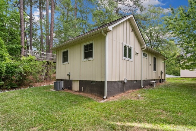 Building Photo - Charming 1BR ADU in Coveted Hope Valley with Private Screened Porch