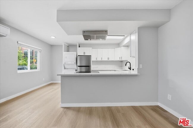 Building Photo - 3320 Pacific Ave