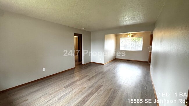 Building Photo - Updated 2 BD | 1 BA Duplex with Garage & Yard