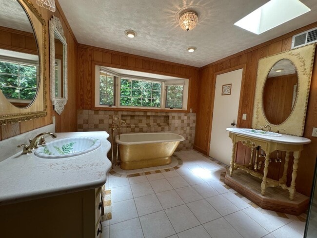 Building Photo - 25228 La Loma Dr