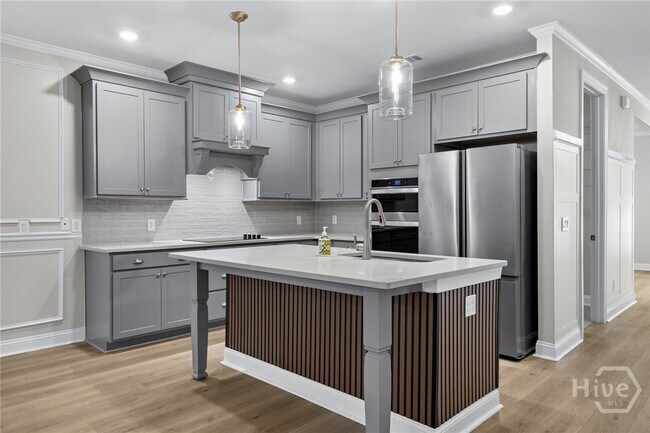 Building Photo - 241 Ridgewood Park Dr S