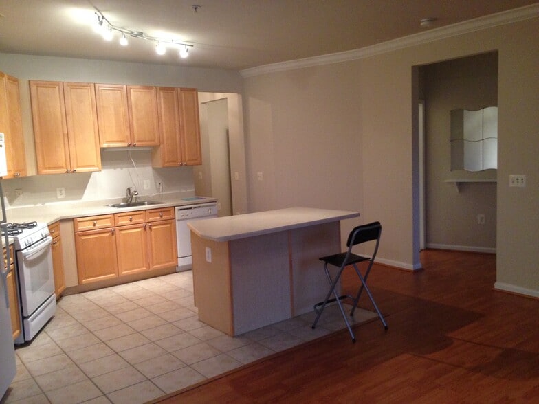 Kitchen Center Island - 9480 Virginia Center Blvd