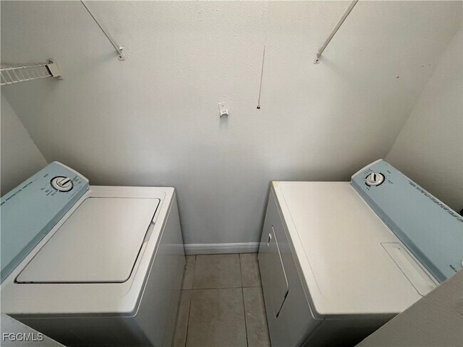 Building Photo - 2885 Winkler Ave