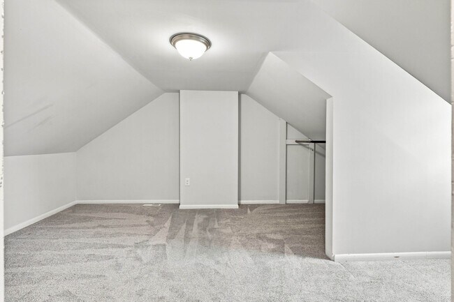 Building Photo - 550 Dauphin St