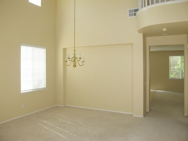 Building Photo - Four Bedroom Three Bathroom Home in Murrieta!