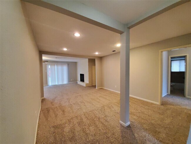 Building Photo - 2820 Fairbrook St