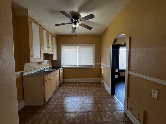 Building Photo - 1545 Glenmont Rd