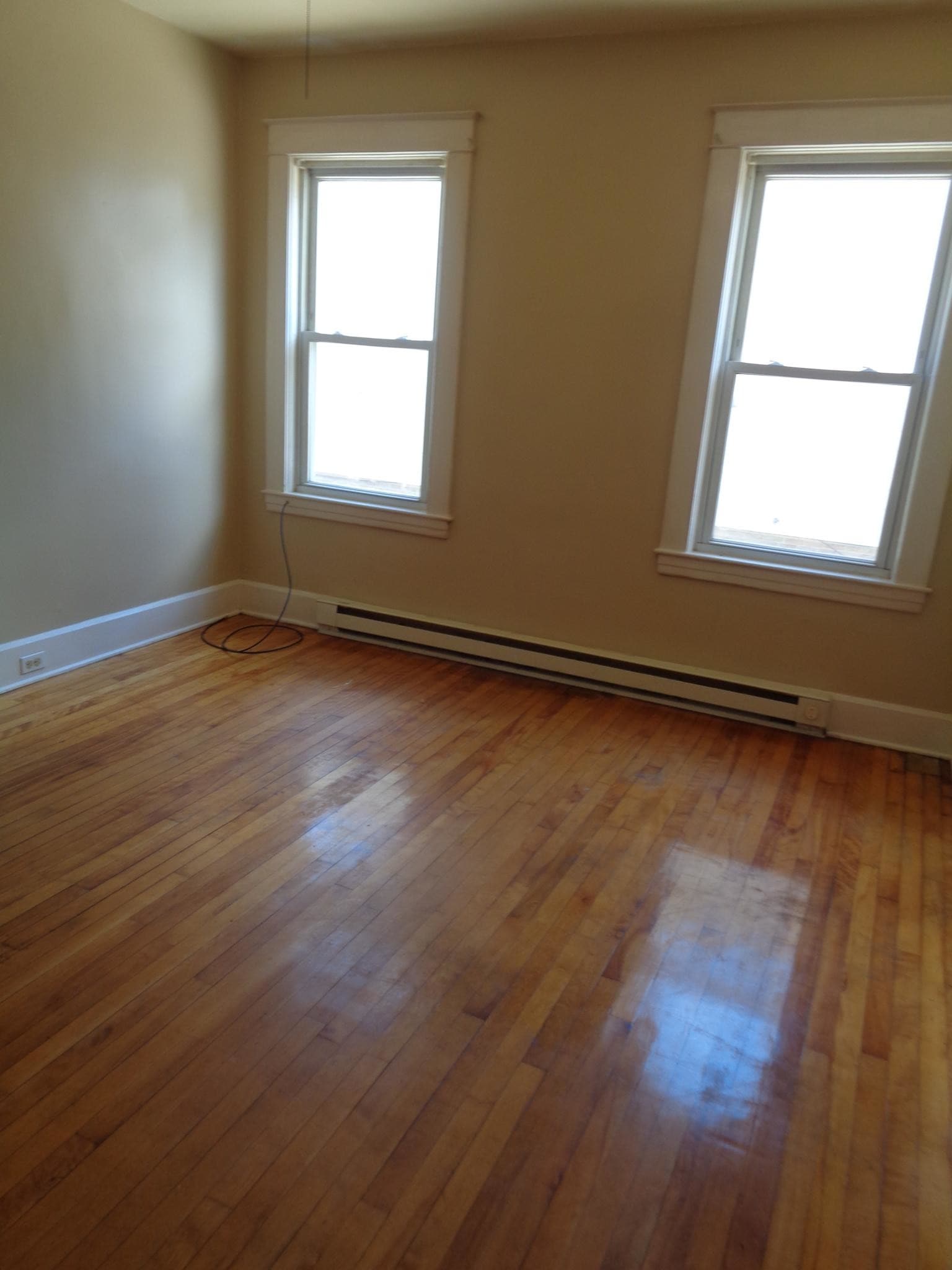 Bedroom - Beautiful Hardwood floor - 61 North St