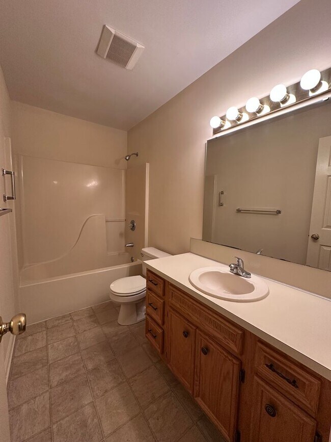 Building Photo - Charming & Private Townhouse in NW Hickory – 2BR, 1.5BA, Prime Location - No Pets