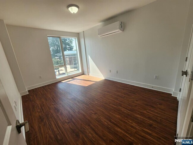 Building Photo - 77 Ridge
