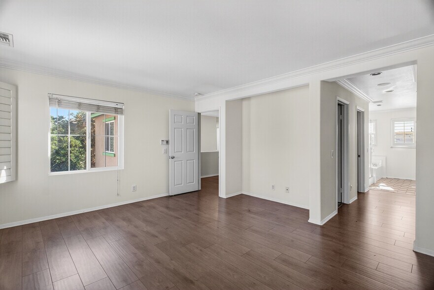 Building Photo - 1757 E Flora St