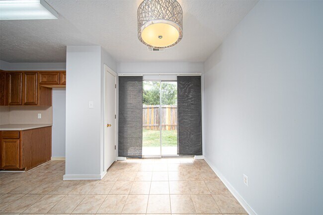 Building Photo - 11914 Rolling Stream Dr