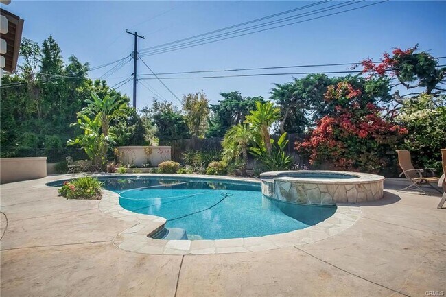 Building Photo - Charming 3-Bedroom Woodland Hills Home wit...