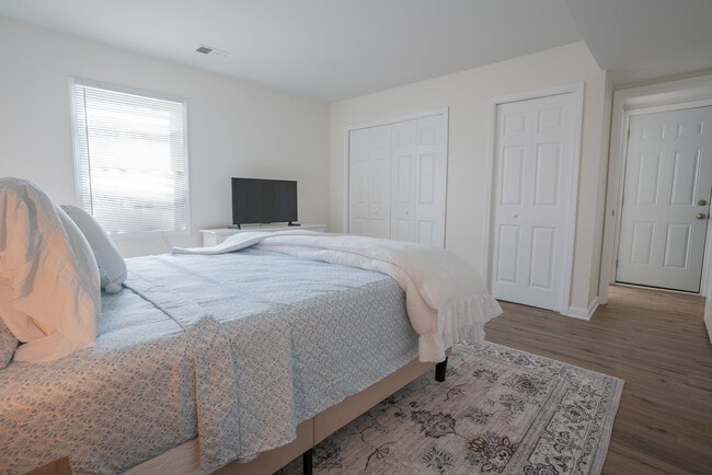 Building Photo - 411 Bromwell Dr