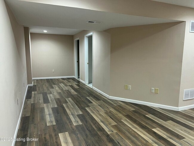 Building Photo - 47 N Country Dr