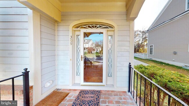 Building Photo - 309 Pure Spring Crescent