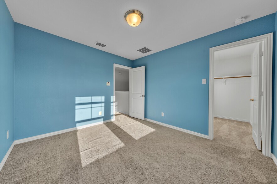 Building Photo - 10012 Callan Ln
