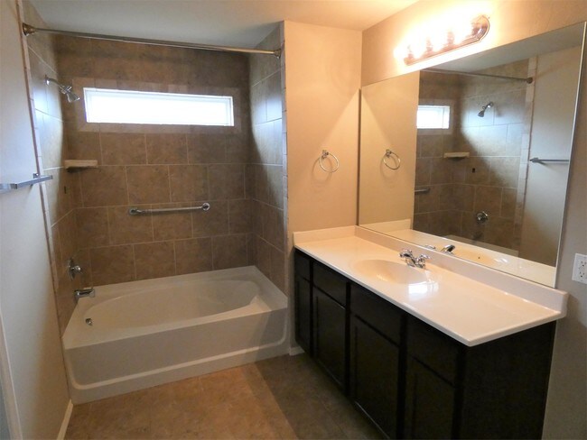 Building Photo - 5009 Hunter Blvd