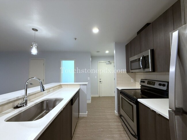 Building Photo - Contemporary 2 Bedroom, 1.5 Bathroom Apartment