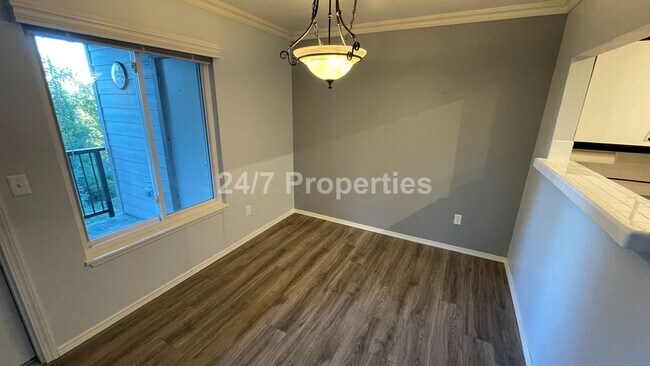 Building Photo - Lovely 2 BD | 2 BA Condo with Balcony - West Linn *Pet Friendly*