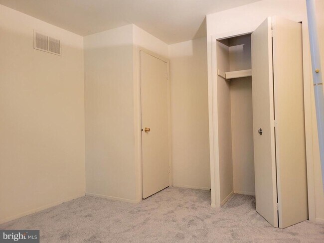 Building Photo - 1 Crotona Ct