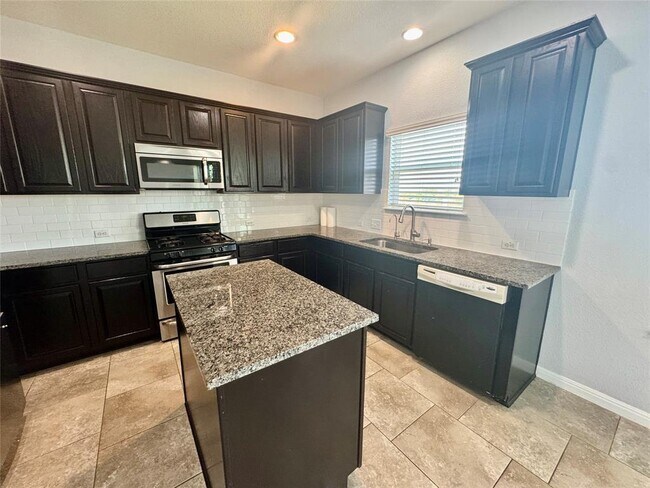 Building Photo - 372 Kingfisher Ln