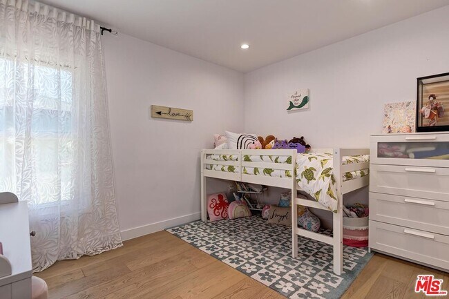 Building Photo - 6700 W 85th Pl