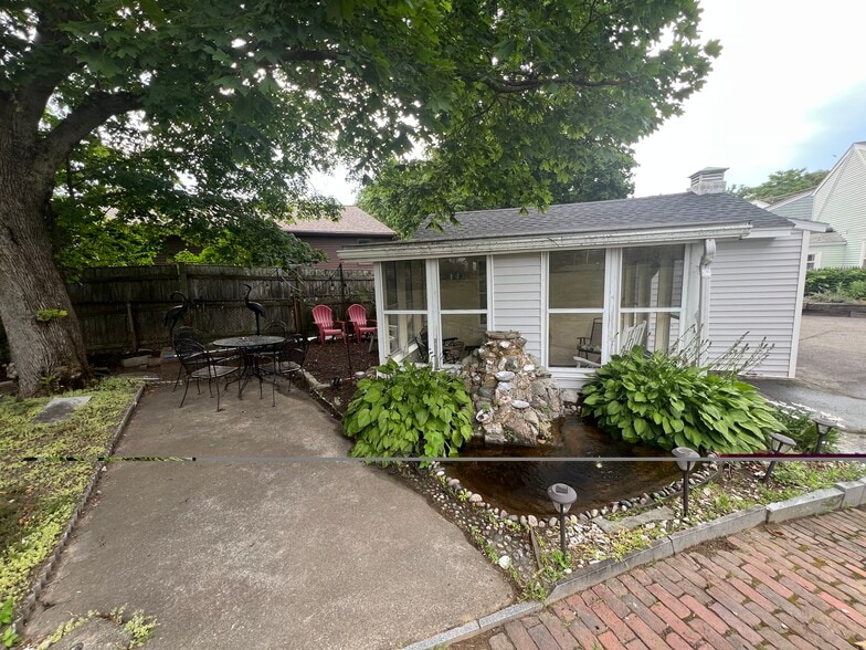 fishpond & patio - 265 Common St