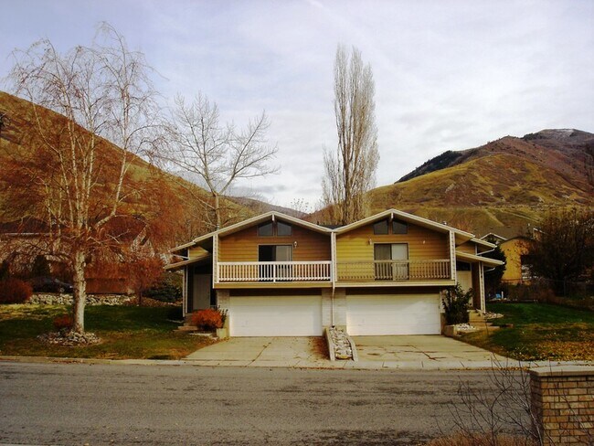 Building Photo - 1176 N Compton Rd