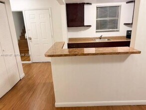 Building Photo - 9351 Fontainebleau Blvd