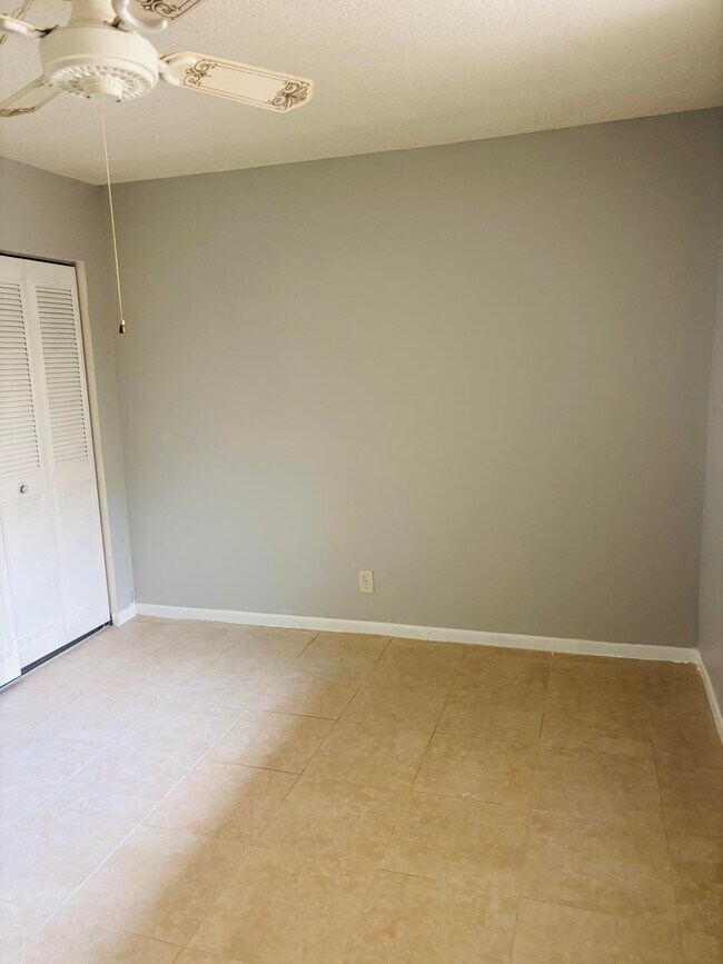 Building Photo - 5190 Las Verdes Cir