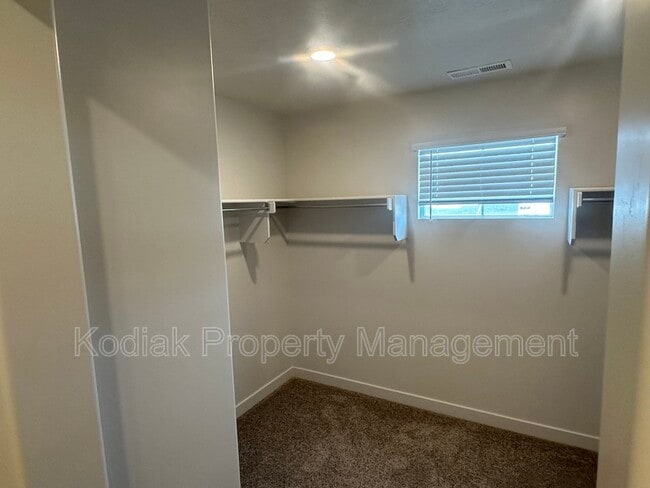 Building Photo - 1028 E Bigelow Ave