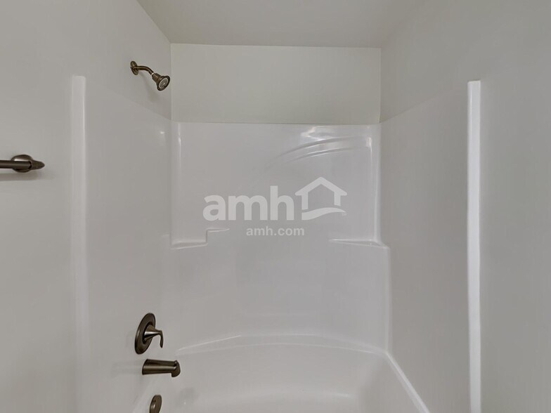 Building Photo - 404 Bluewater Dr