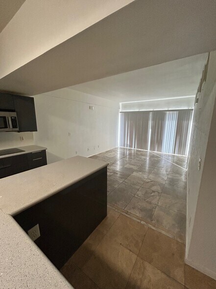 Building Photo - 351 E Thomas Rd